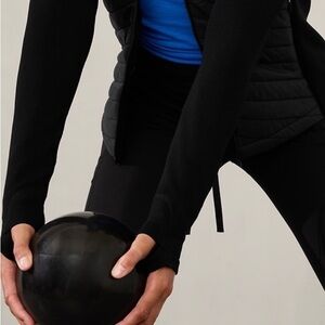 Athleta Flurry Insulated Jacket Size Medium Color Black